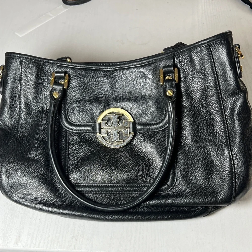 Tory Burch Black Leather Shoulder Bag with Gold Accents D10